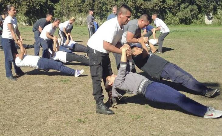 policias obesosentrenaritualdia